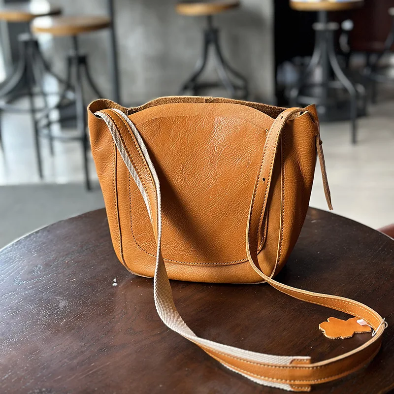 Vegetable Tanned Cow Leather Crossbody Bag Women\'s Simple Shoulder Bag Cow Leather 2023 Autumn/winter Women\'s Leather Bucket Bag