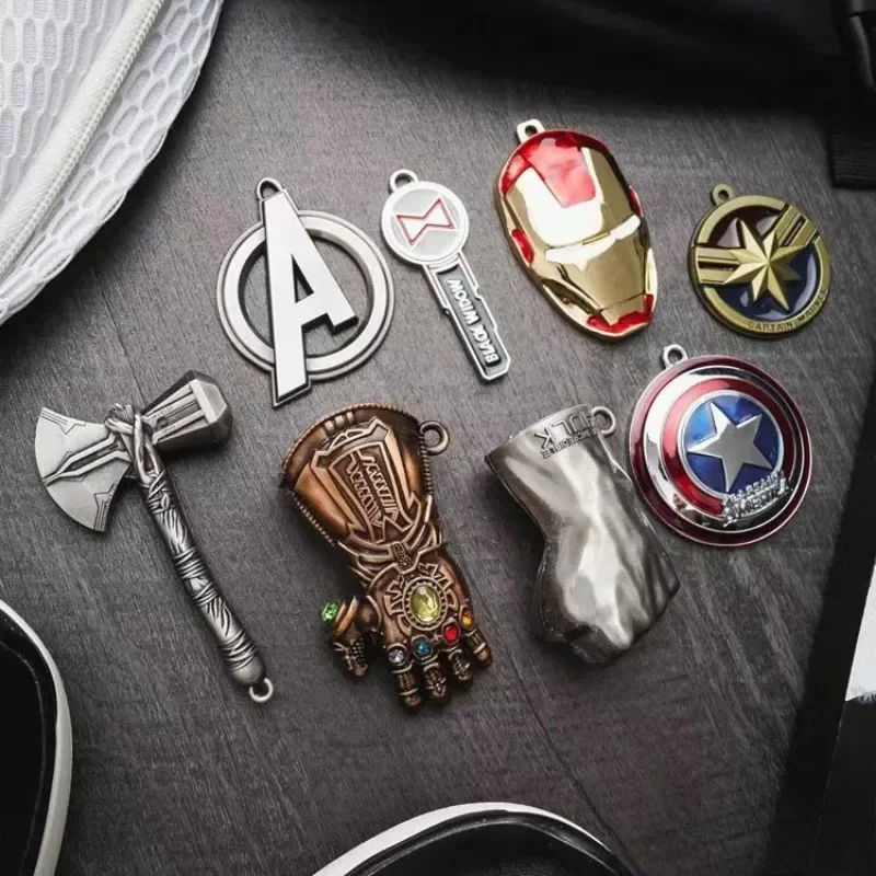 Periferal Film Superhero Avengers 4 Iron Man Thanos Set Aksesori Gantungan Kunci Logam Hadiah Alat Peraga Aksesori Bermain Peran