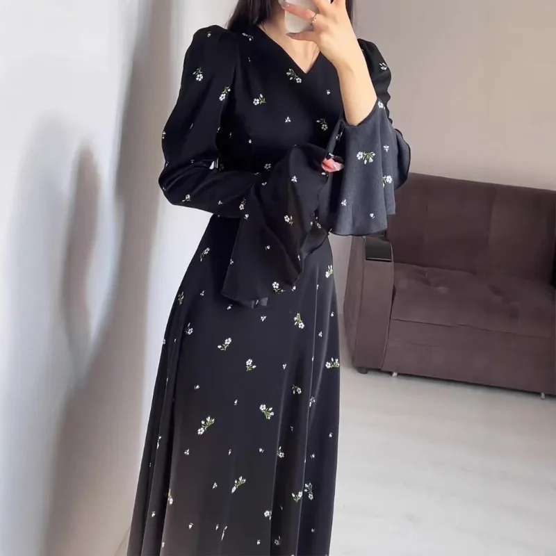2025 New Women's Floral Print Bell Sleeve Maxi Dress Elegant V-Neck Flowy Chiffon Long Gown for Beach Wedding Party Holiday