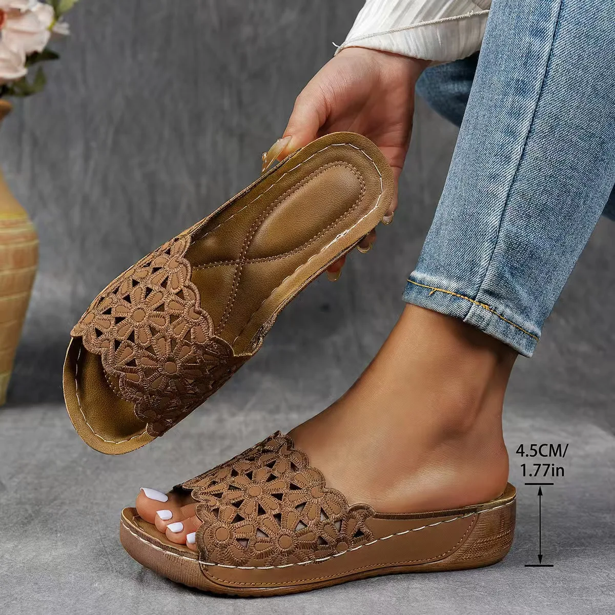 2026 Sommer Damen Peep-Toe Plateau-Slipper Übergröße Blumen-Mode Outdoor Genähte Keilabsatz-Slipper für Damen Mules Schuhe – Detail 4