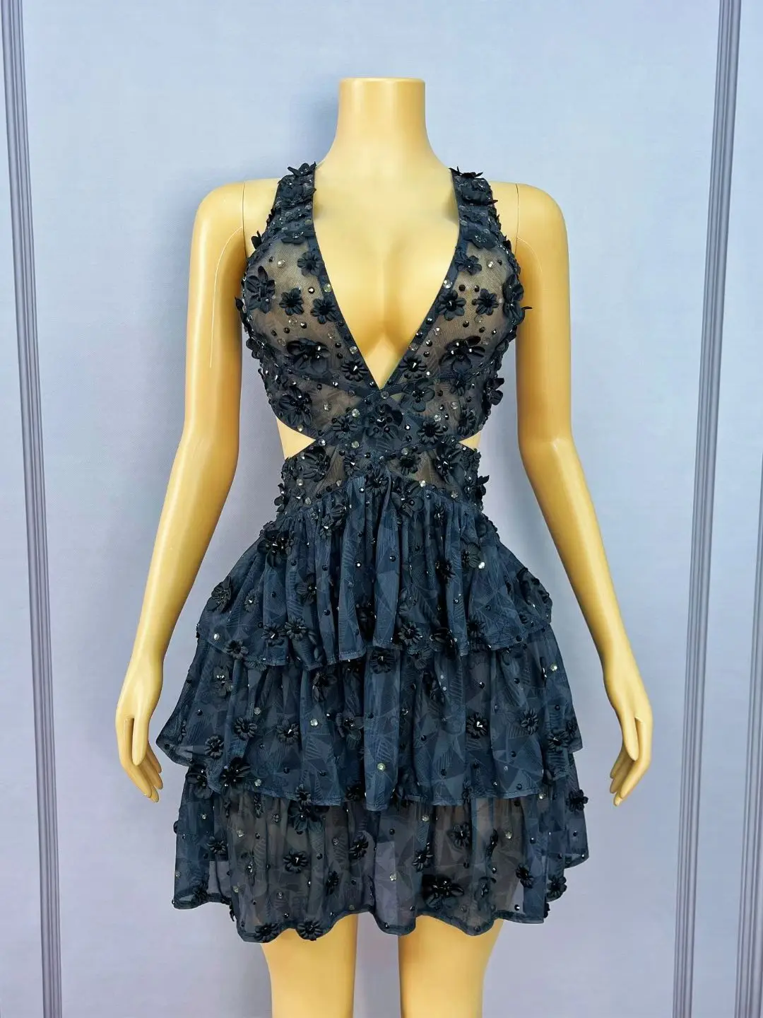 Backless Black Pleated Mini Dress Deep V Neck Spicy Girl Outfit Flower Sheer Mesh Short Dress Prom Homecoming Dress Heisenlin