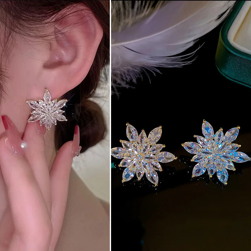 Luxury Fashion Crystal Zircon Flower Stud Earrings for Women Temperament Snowflake Earring Wedding Jewelry Gift Pendientes Mujer