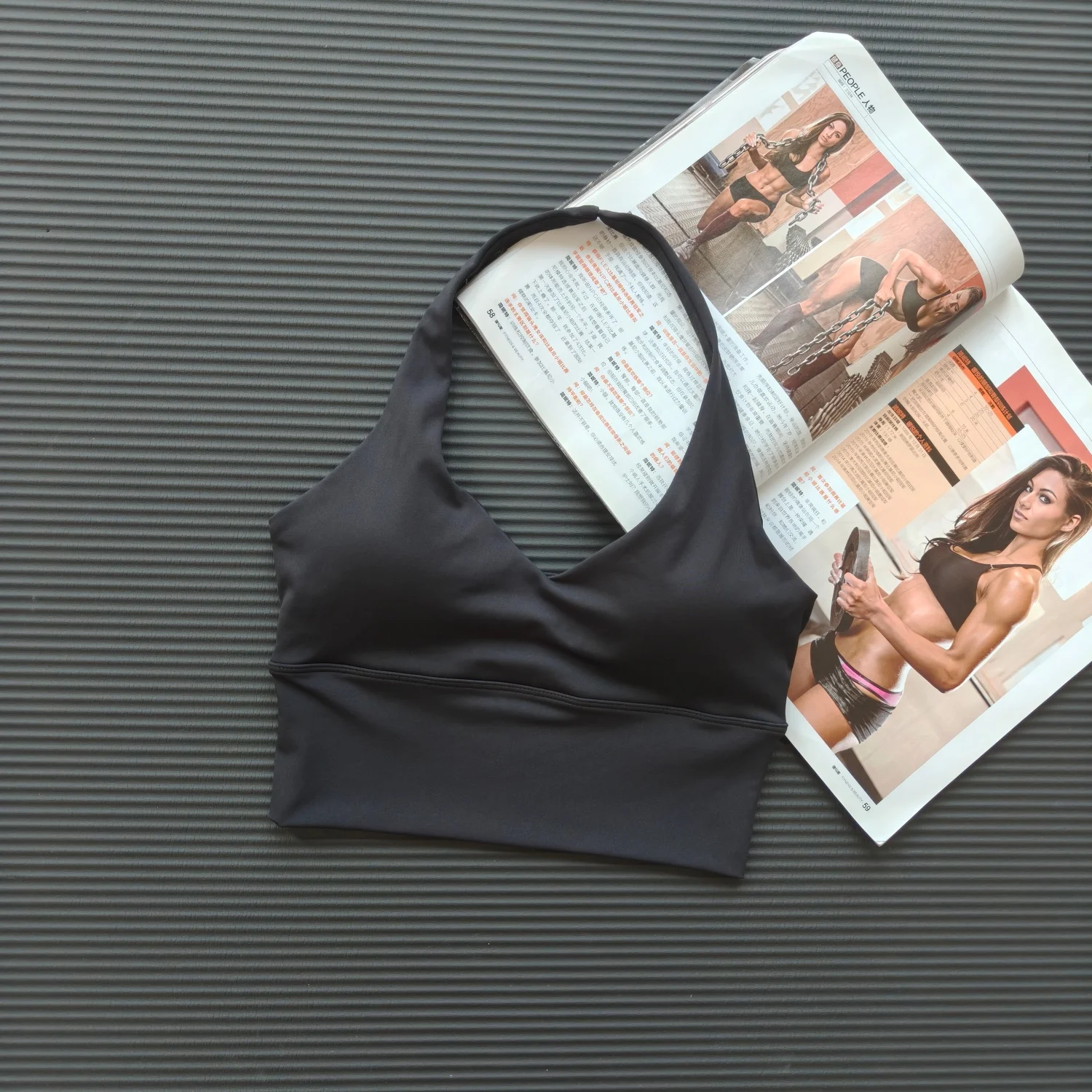 Damen-Sport-BH mit V-Ausschnitt und Halterneck, ultra-elastisch, mit Polsterung, offenem Rücken, Fitness-Tanktop für Yoga, Workout und Activewear – Detail 14