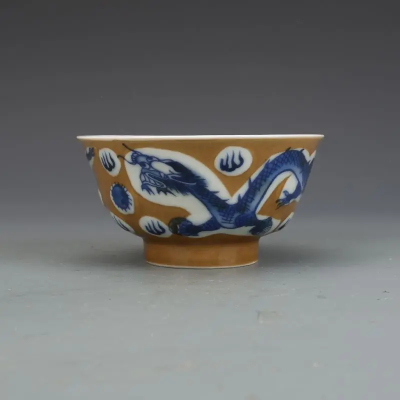 Old Collection Antique Kangxi Period Qing Dynasty Yellow Glaze Blue and White Dragon Pattern Porcelain Bowl Collection