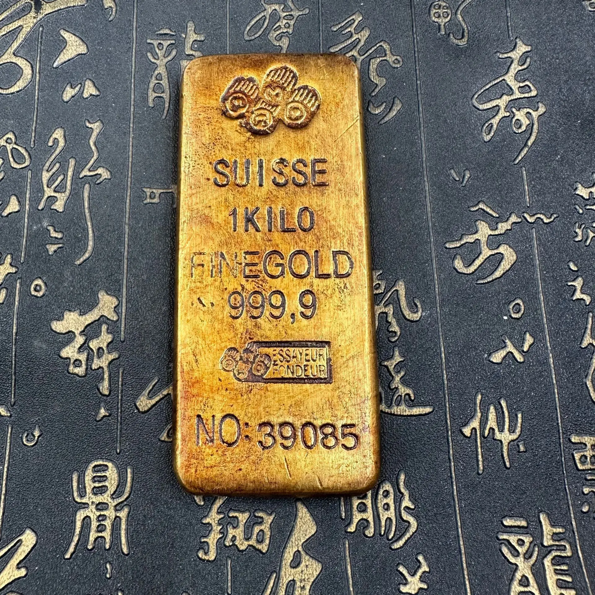 Antique and old gold Swiss commemorative bars and gold nuggets are collected abroad, and the ornaments are solid.