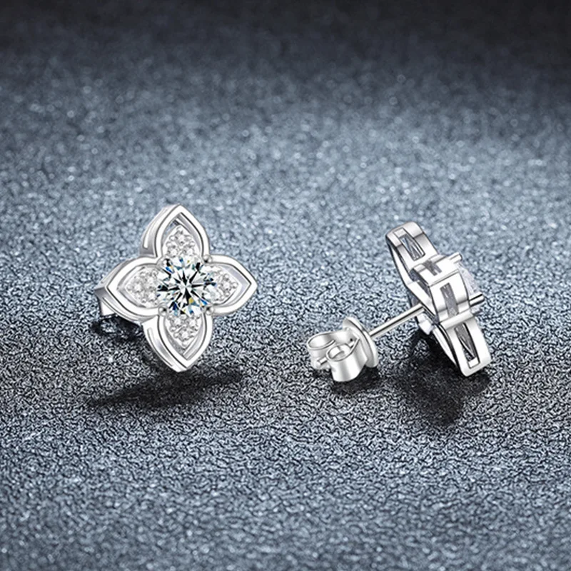 

S925 Silver Clover 1CT D Color Moissanite Stud Earrings for Women, Minimalist Fine Jewelry Gift