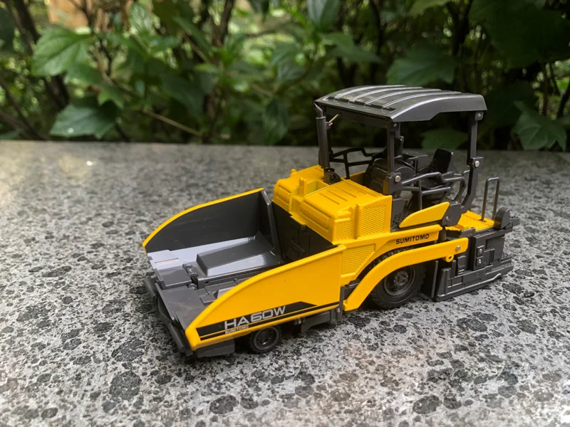 1:50 SUMITOMO HA60W Asphalt Paver Model Canopy Construction Vehicles Toy