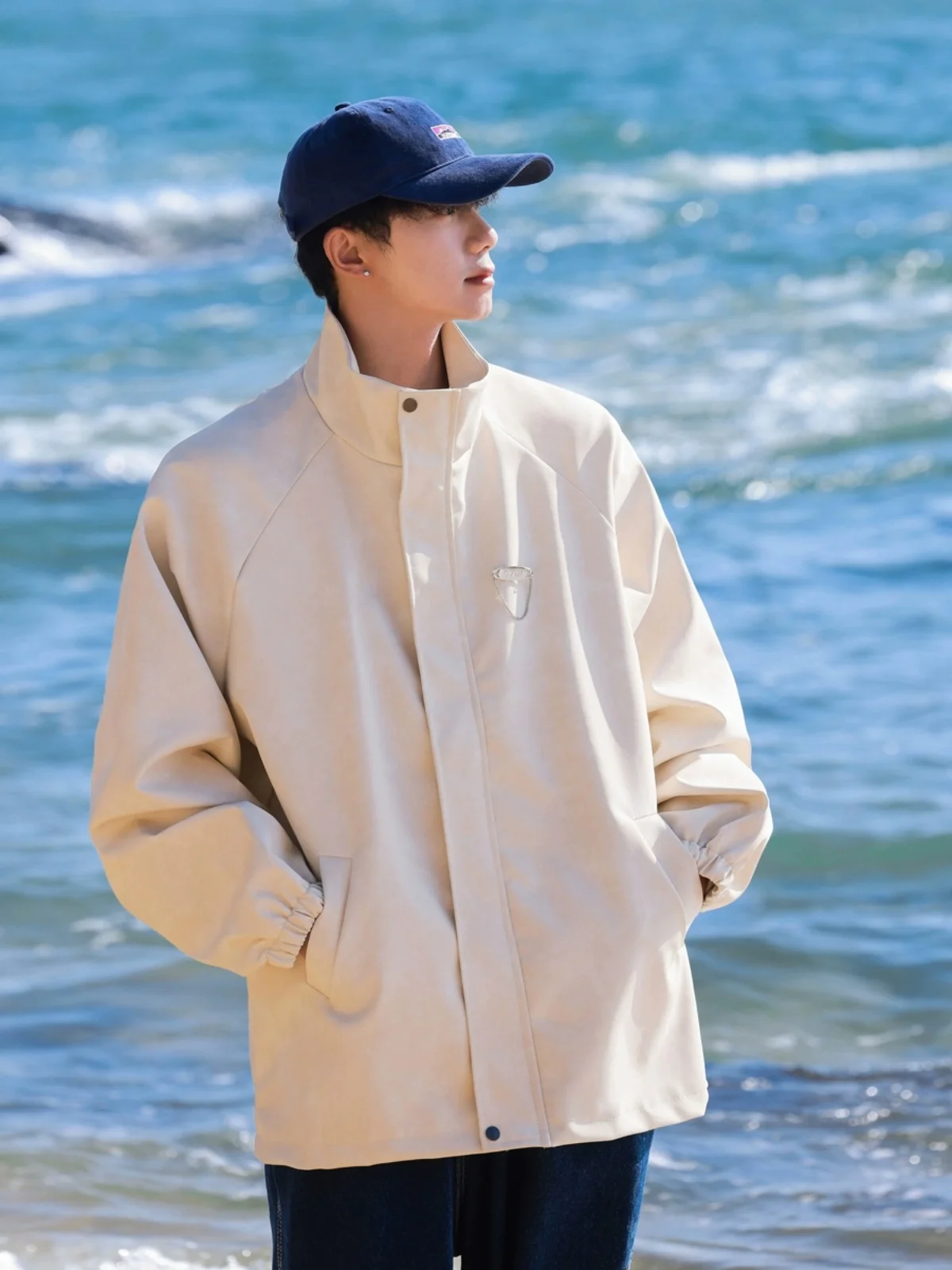 

Мужская куртка из искусственной кожи в американском ретро-стиле, весенне-осенняя, модная, с воротником-стойкой, в байкерском стиле, с эффектом потертости, с декоративной молнией.