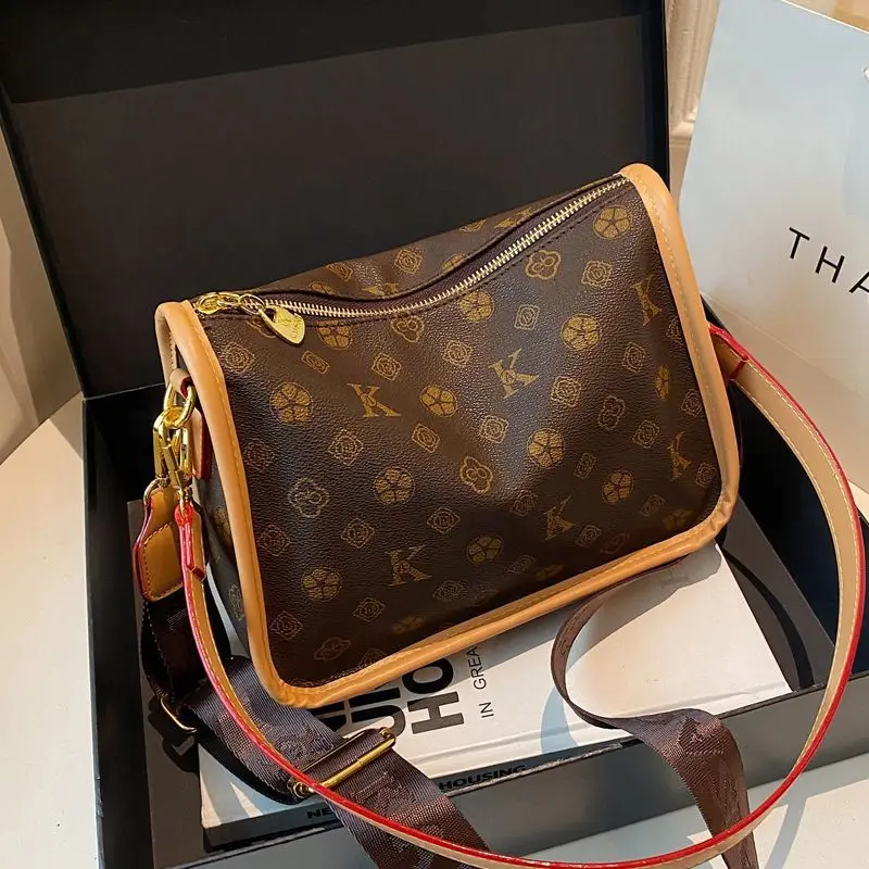 

Monogram Underarm Bag Spacious Tote for Women Large Capacity Crossbody Purse Versatile Day-to-Night Bag Fashion Commuter Bag