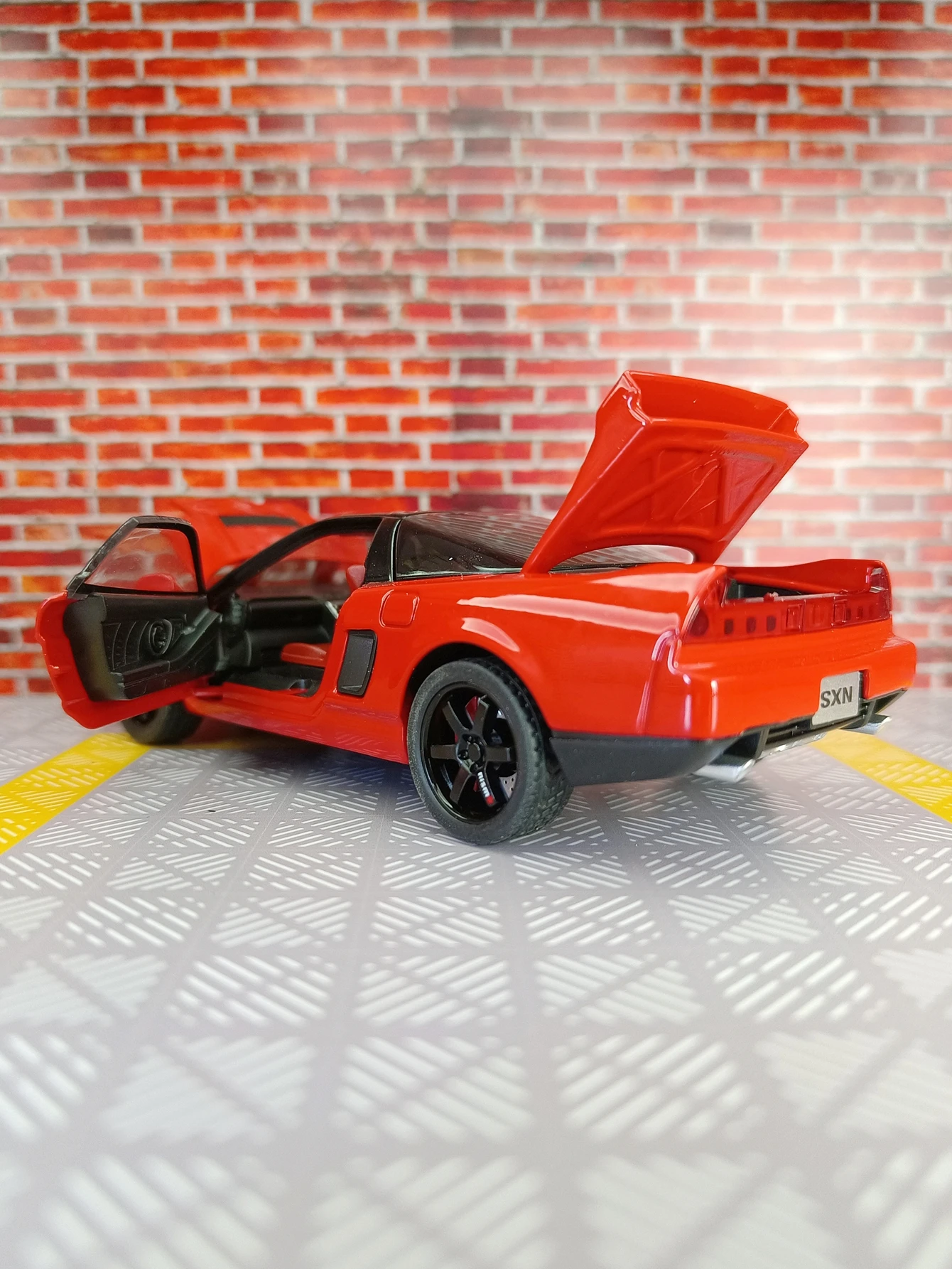 

1:32 NSX alloy car model ornaments collection shock absorption acousto-optic children's toys doors and hood trunk can be opened