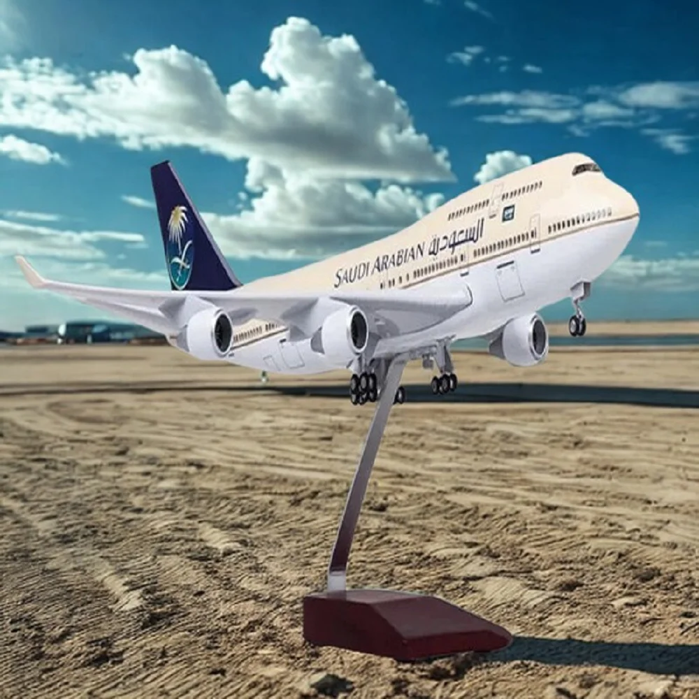 

47CM Saudi Arabia Airline B747 Airplane 747 Model Resin Diecast Airplane Model With Lights& Wheel Adult Gift For Collection Home