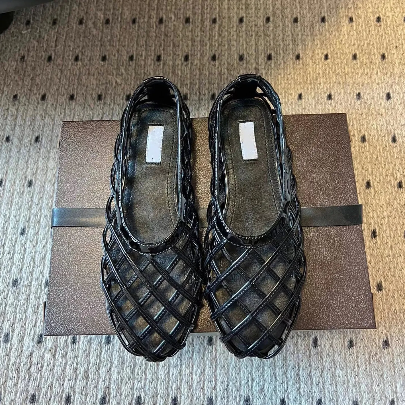 

Retro Genuine Leather Hollow Fishing Net Flat Single Shoes Women's Fashion Versatile Casual Cave Shoes Ballet Dance Shoes