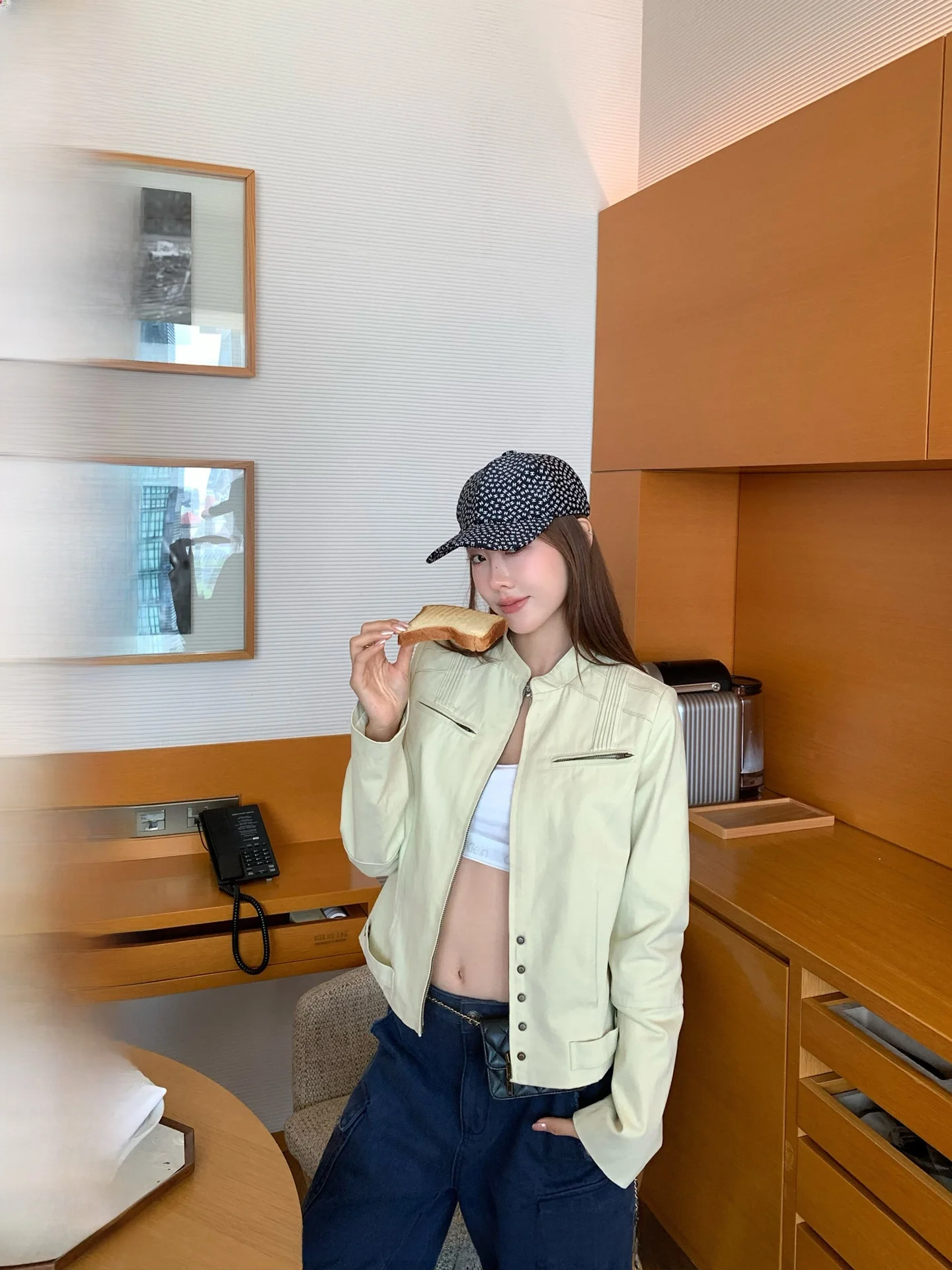 

Хлопковая повседневная куртка Ranwear с воротником-стойкой, универсальный необычный дизайн, короткая верхняя одежда для женщин, с декоративной молнией, длинный рукав