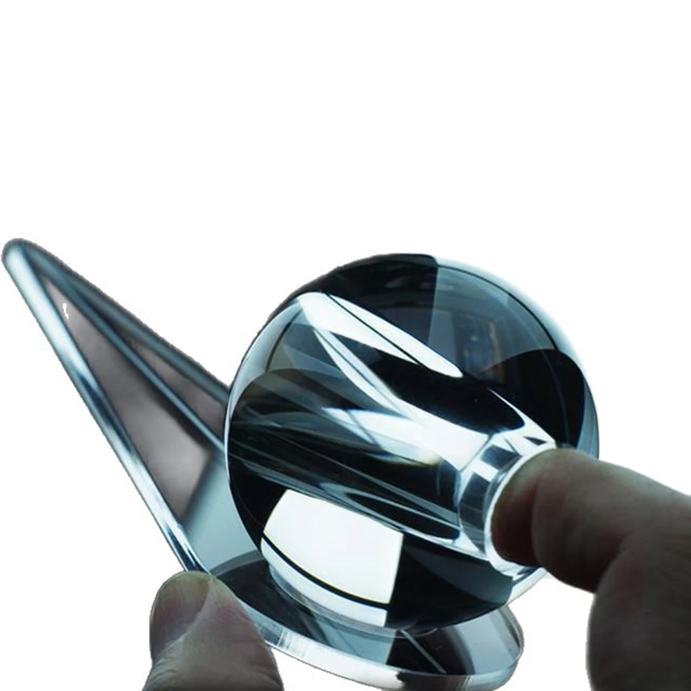 

Акриловое приспособление для тренировки прямых ударов, пауз и следующего удара в бильярде с визуальным указателем направления наконечника кия