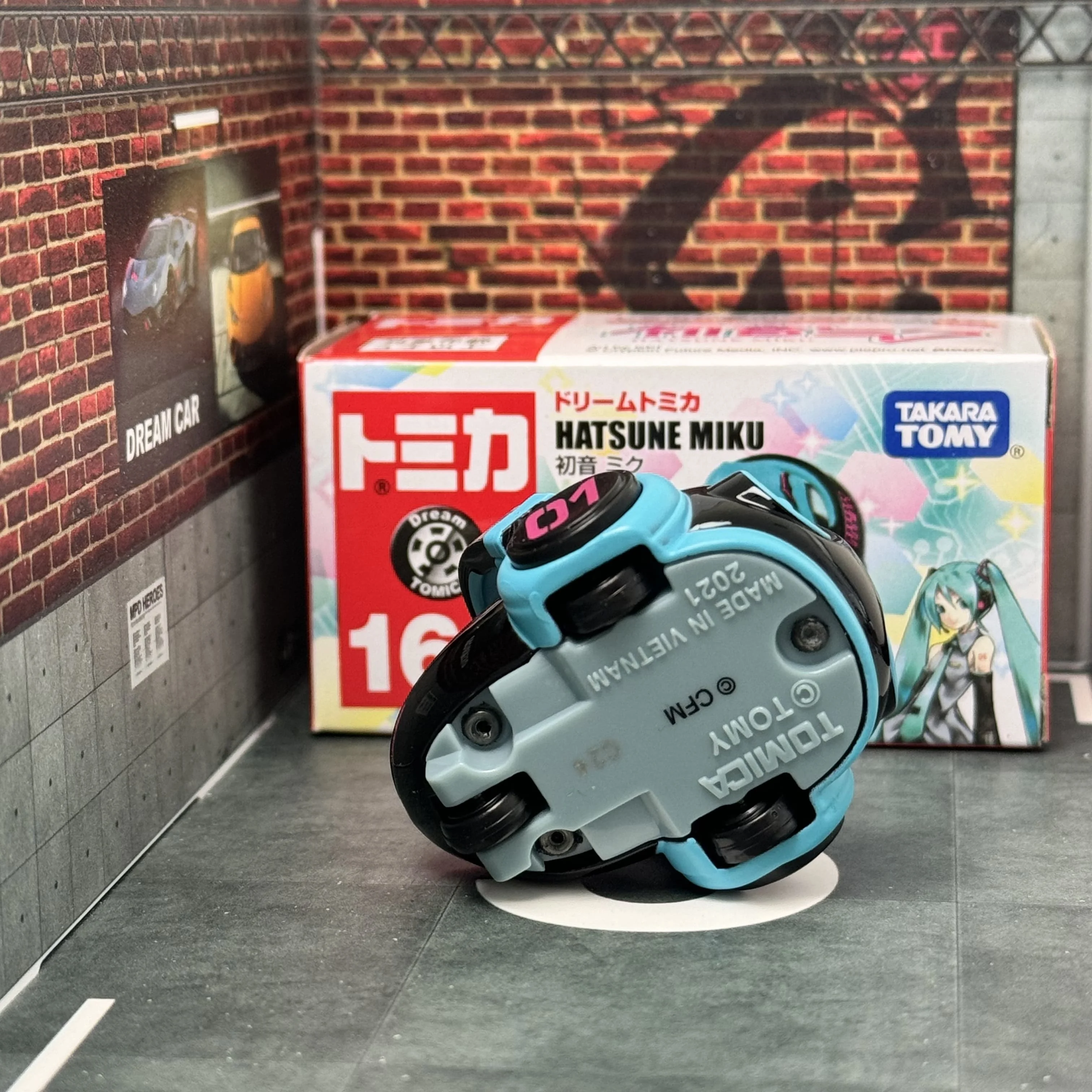 Authentic Tomy Tomica Dream Tomica No.160 Hatsune Miku Mini Car Model Diecast Metal Model Series Children Christmas Boy Toys