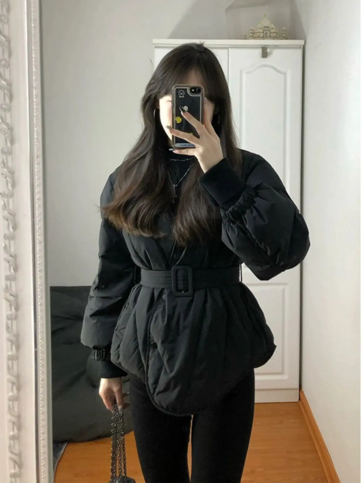 Zimní nový zesílený bavlněný kabát 2025 s francouzským luxusním stylem a kolekcí pasu, krátká černá bunda pro zvýraznění štíhlosti - náhled 3