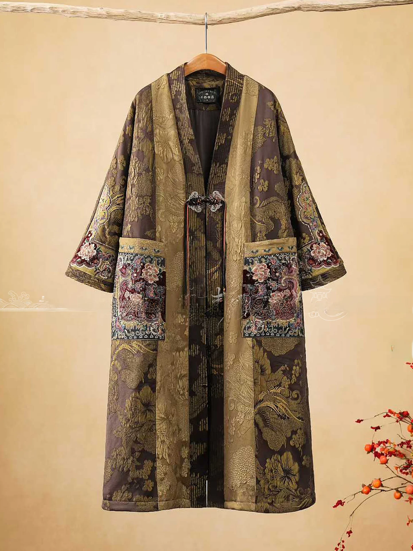 

Традиционная китайская длинная хлопковая куртка-жакет для женщин, свободного кроя, с вышивкой, винтажное пальто на пуговицах с V-образным вырезом и длинными рукавами