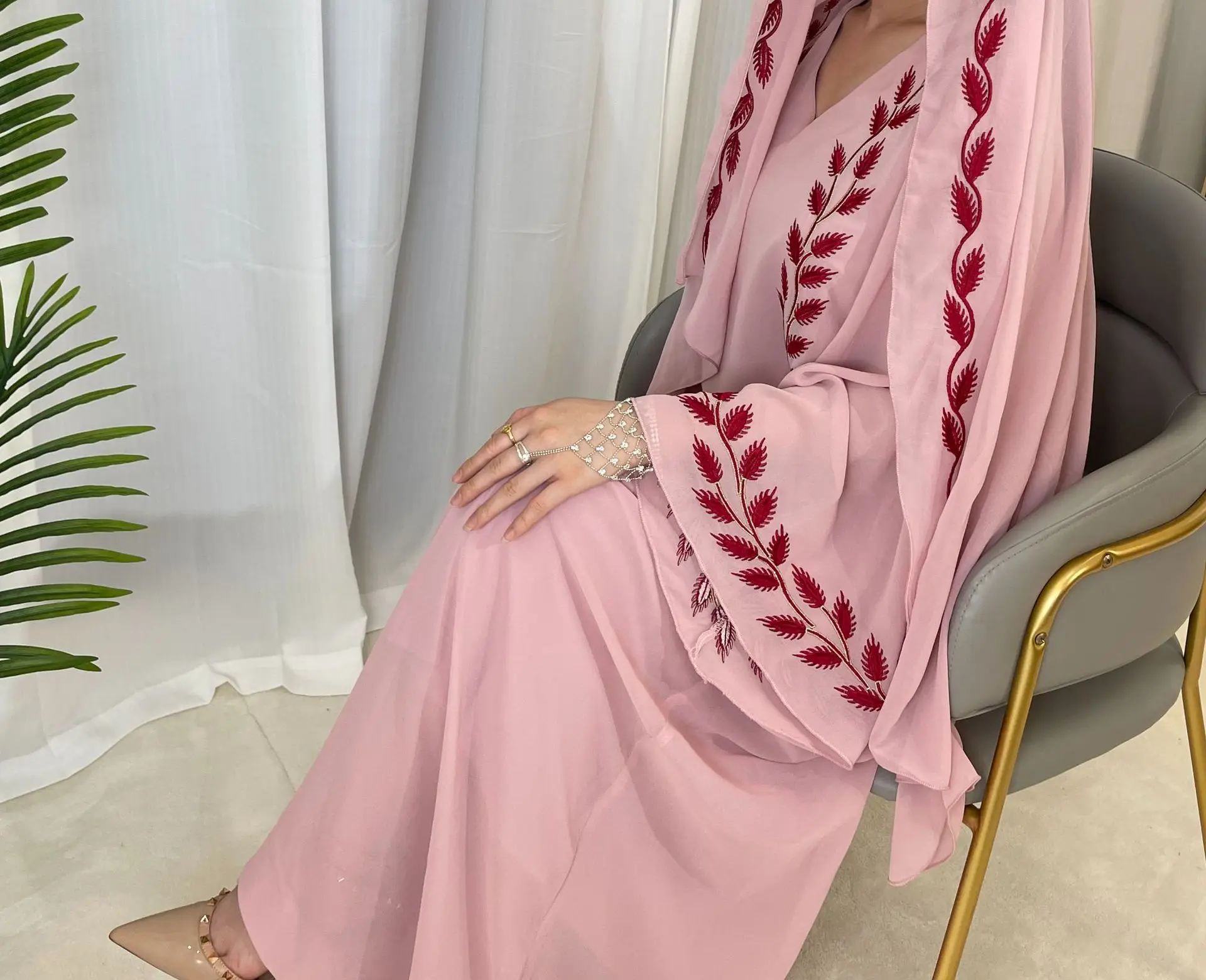 Abayas Bordado para Mulheres, Eid Muslim Abaya, Manto Longo Médio, Kaftan O-Neck, Lenço de Turquia, Lindo e Solto, Dubai e Árabe