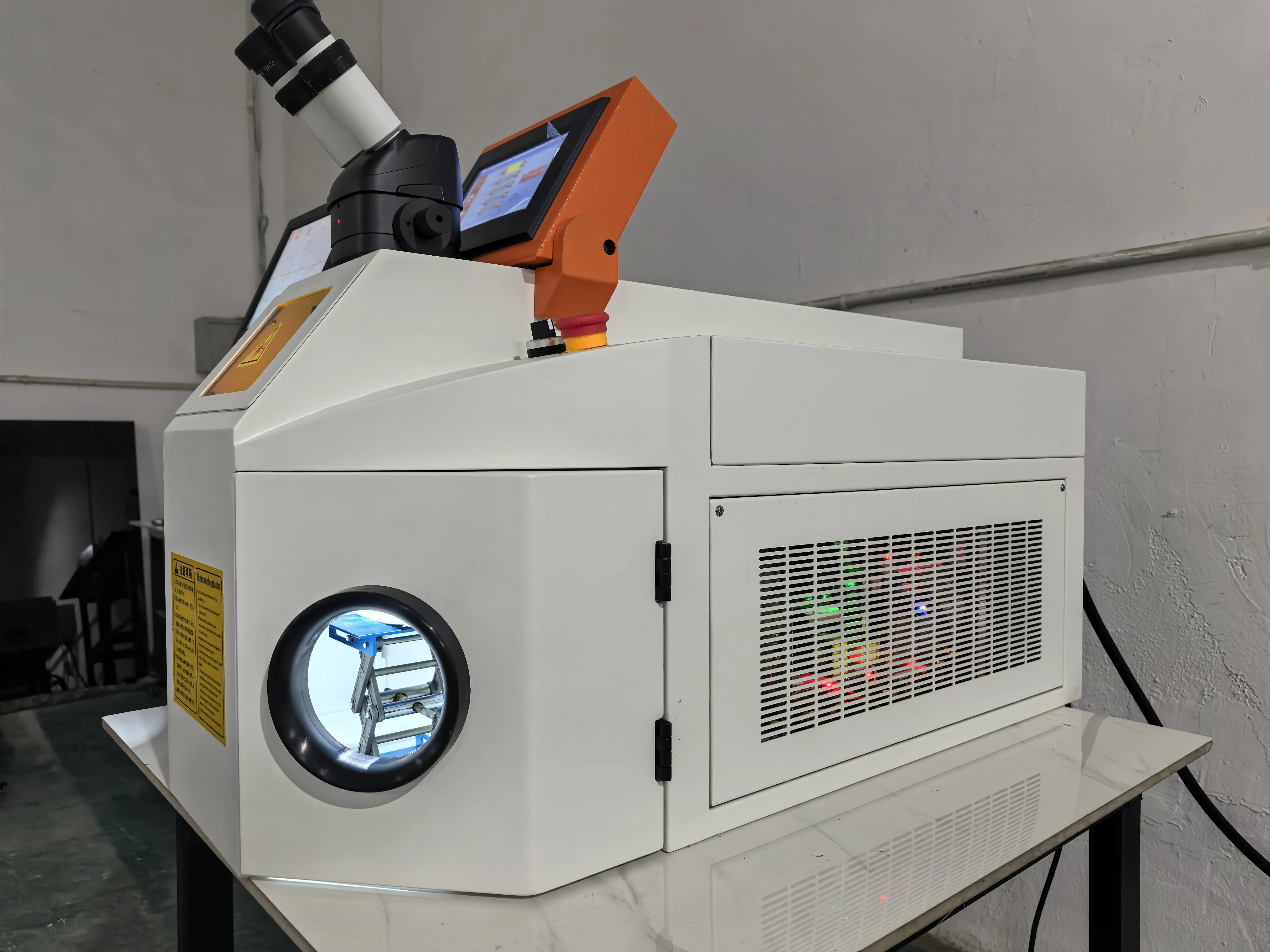High Quality 150W YAG Spot Jewelry Laser Welding Machine for Gold Silver Metals With CCD
