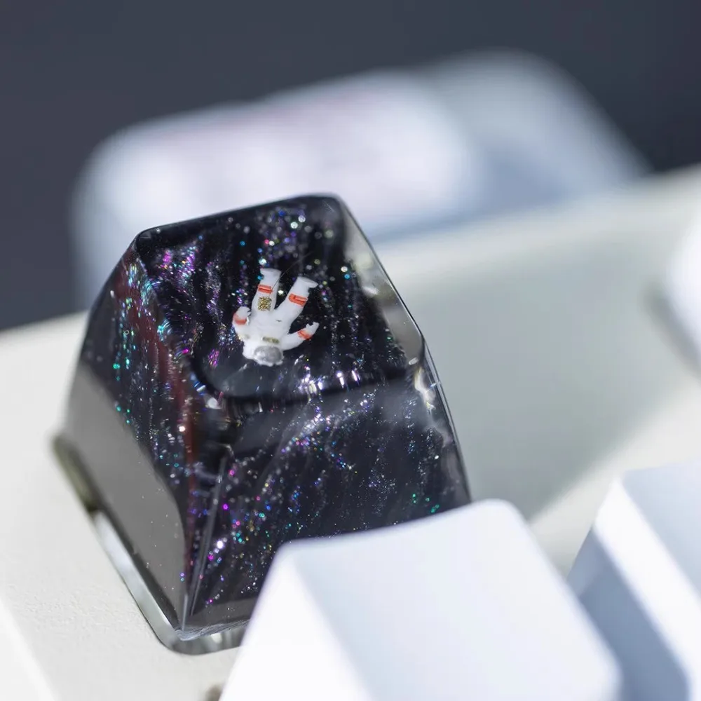 

Astronaut Theme Keycaps Custom Cool Artist Creative Crafts SA /OEM /DOM 1U Key Cap for Mechanical Keyboard Game Accessories Gift