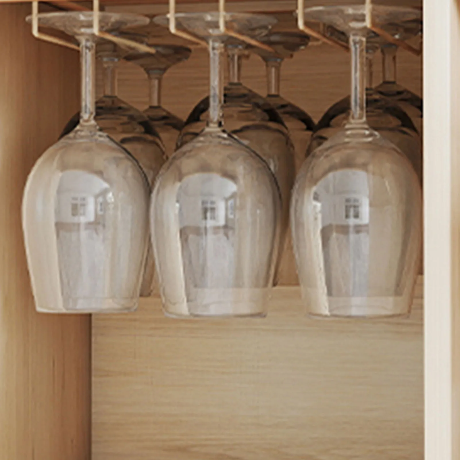 ตู้เก็บไวน์บาร์ 2 ประตู ทำจาก MDF ตู้เก็บของแบบบุฟเฟ่ต์ ตู้เก็บเหล้าพร้อมชั้นวางไวน์และที่แขวนแก้ว สำหรับห้องนั่งเล่น ห้องรับประทานอาหาร และห้องครัว