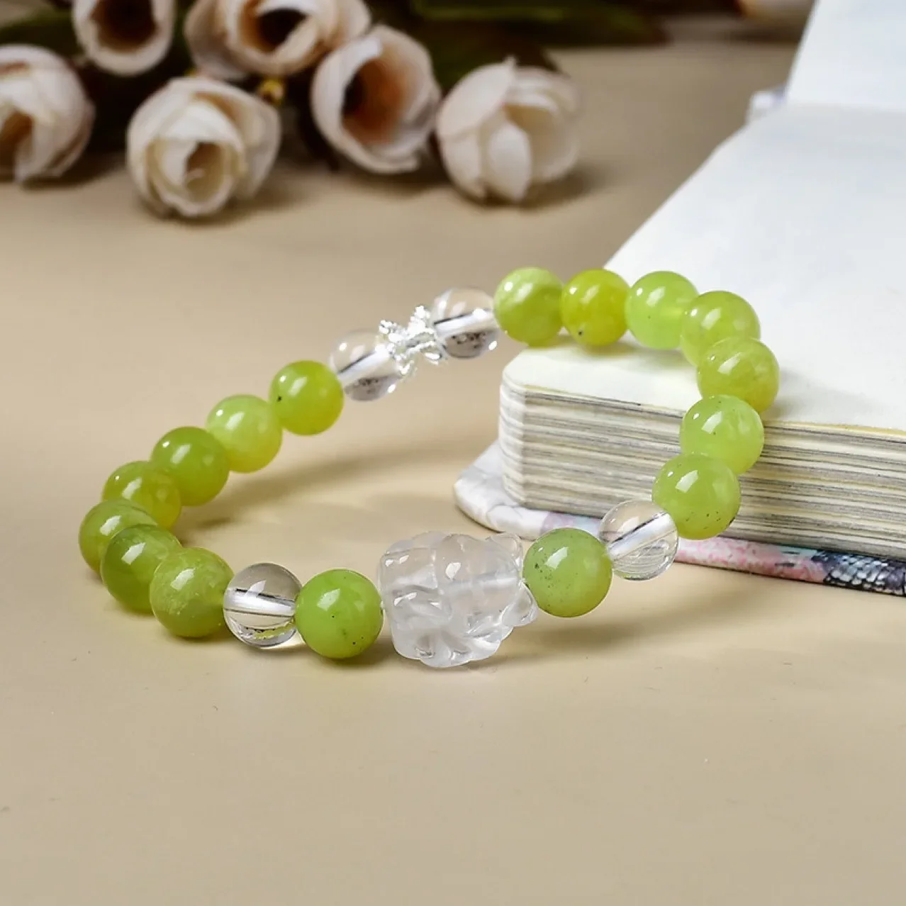

Natural Xiuyu White Crystal Nine-tailed Fox Bracelet Light Luxury Fashion Ladies Lucky Bracelet