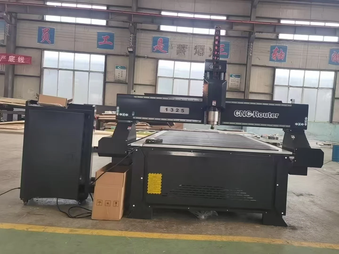 Rack and Gear Transmission CNC Woodworking Router 1300x2500mm Syntec PLC Control Single Spindle 3.0-7KW Motor
