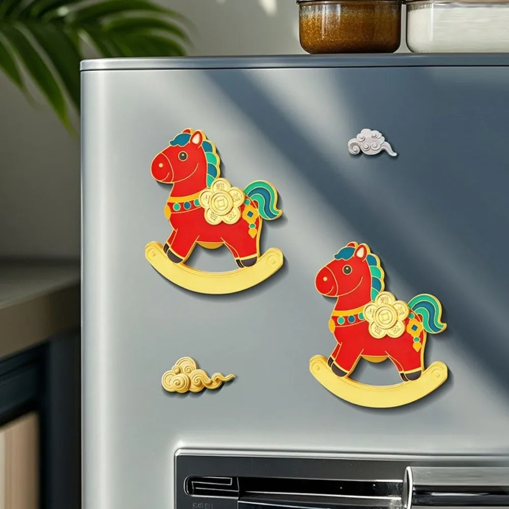 فتاحة زجاجات الحصان الإبداعية، تصميم محمول، ملصق ثلاجة مغناطيسي مبتكر، أحمر وذهبي، سهل الاستخدام