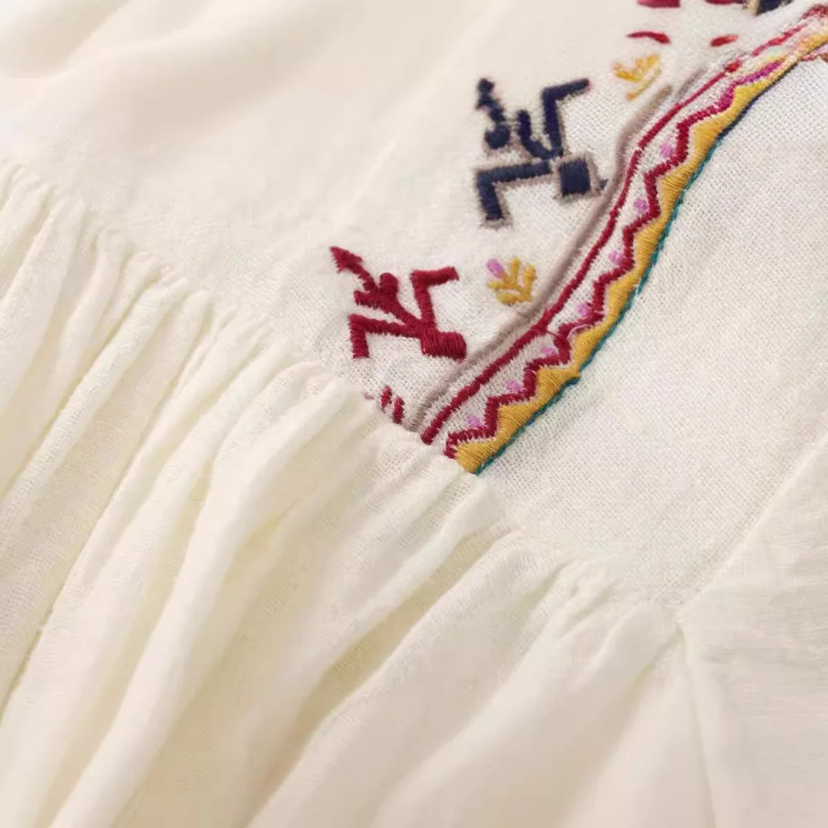 Women’s Loose Fit Short Dress – V-Neck Embroidered Panel Mini Dress, Casual Flowy Boho Style Tunic Dress