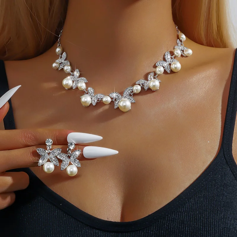 

French Style Light Luxury Butterfly Inlaid Diamond Pearl Necklace Set Elegant High-end Collarbone Chain Versatile Palace Style J