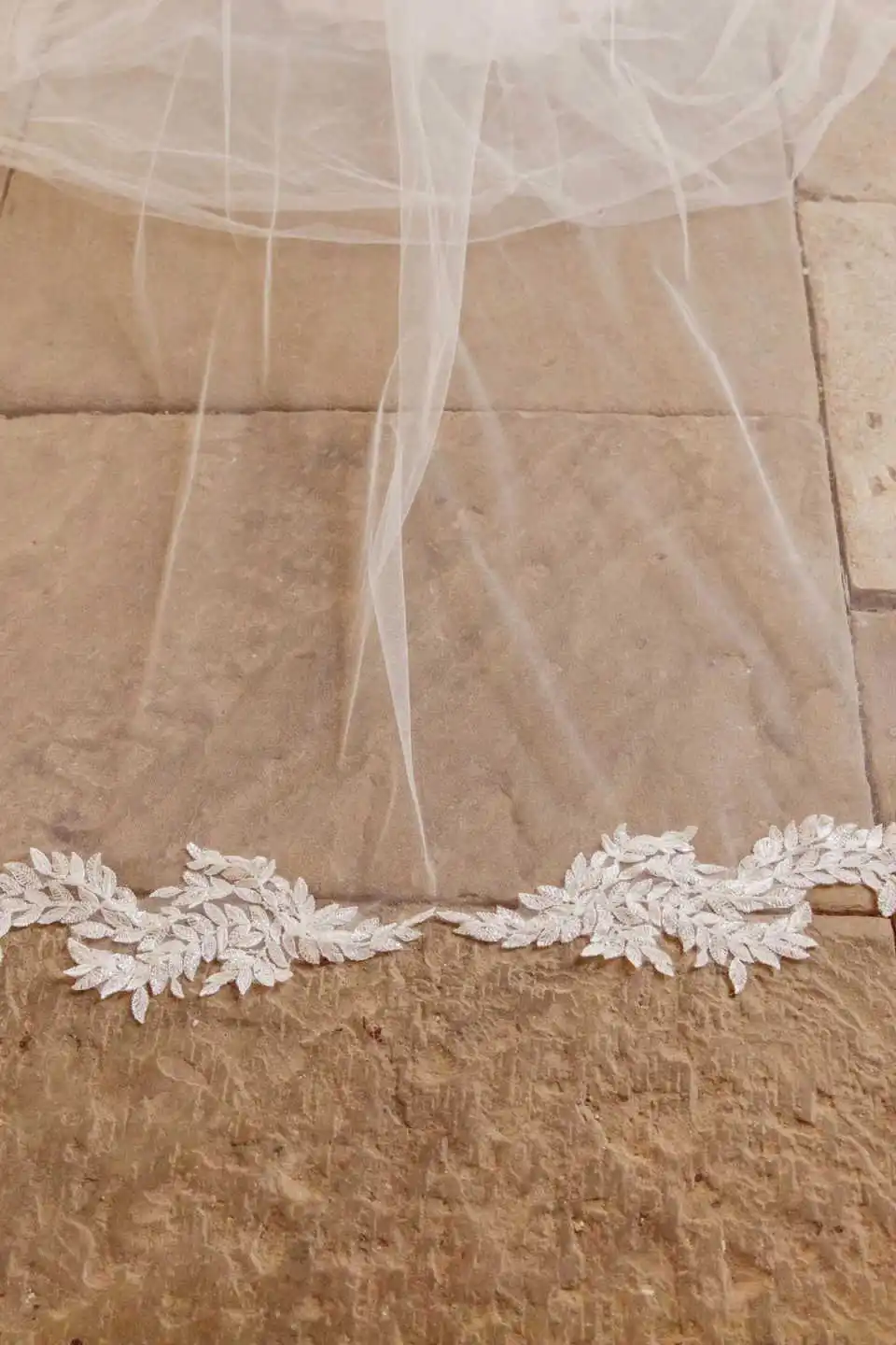 Simple Wedding Veil Leaves One Layer Long Chapel Length Veils Gorgeous Applique Edge Velo De Cabeza For Bride Voile Customized