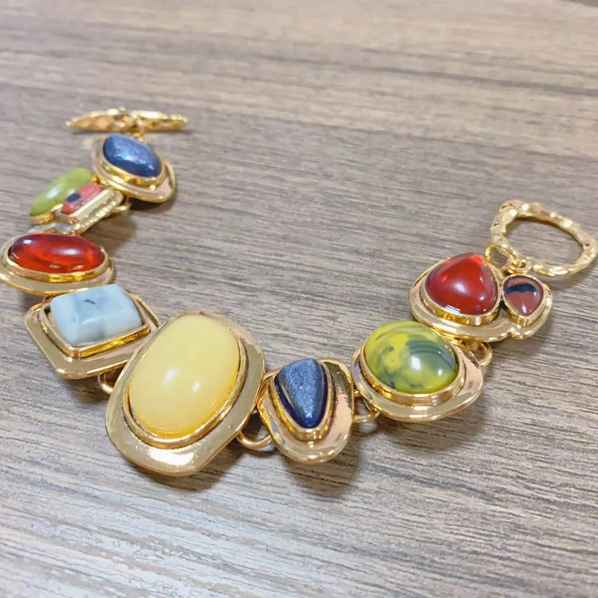

Vintage Imitation Gemstone Heart Teardrop Dangle Bracelet for Women Gold Color Metal Hand Chain Trendy Jewelry Accessories
