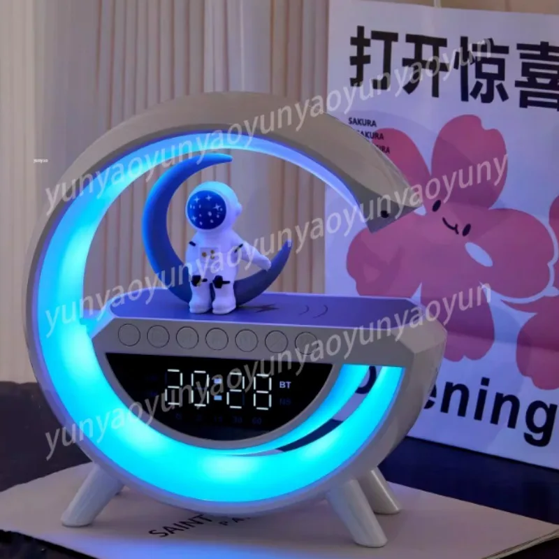 Reloj Despertador con Carga Inalámbrica, Audio Bluetooth, Control de Volumen, Lámpara de Escritorio Ambiental, Luz Nocturna