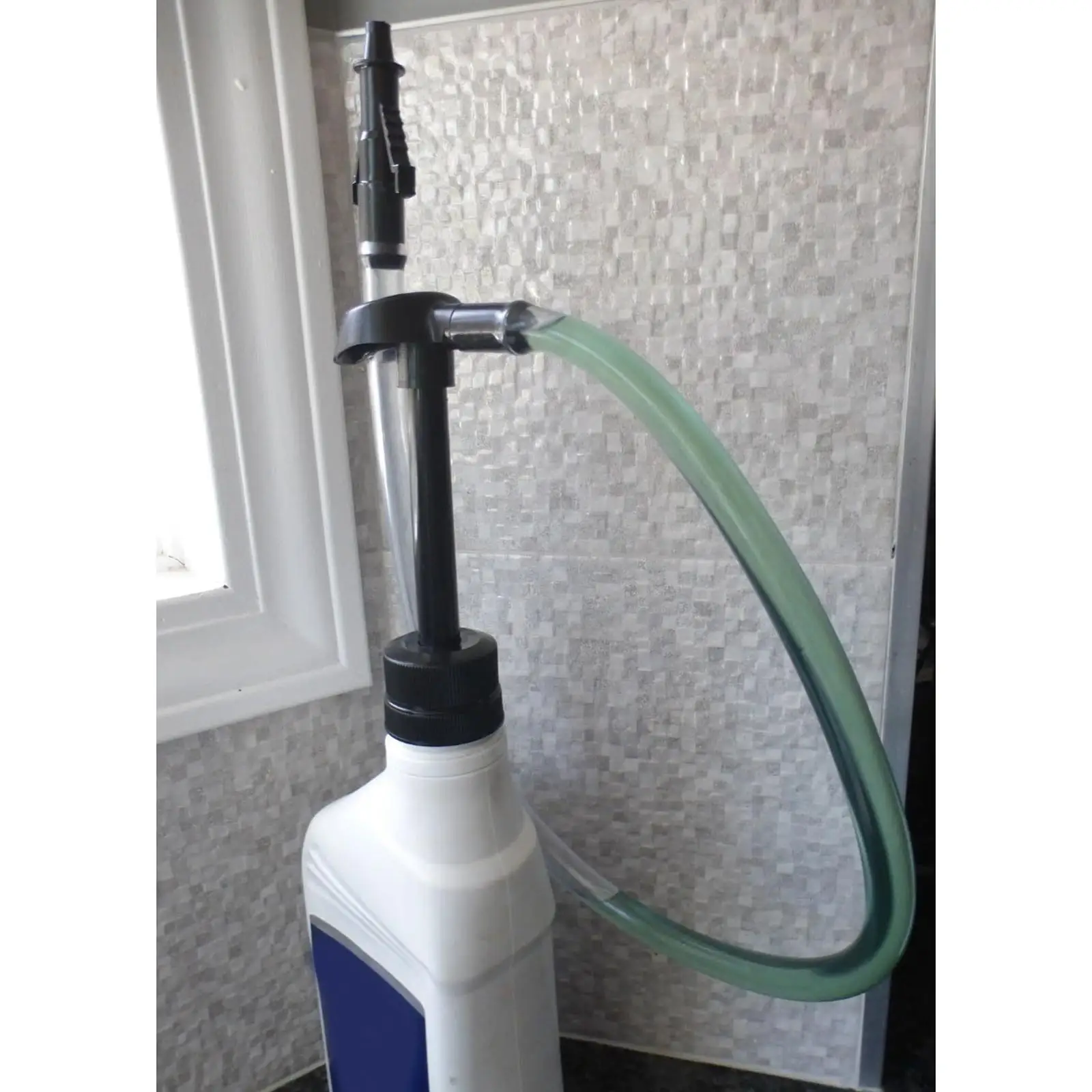 

Lower Unit Gear Oil Pump Compatible with Gallon and Quart Bottles Accurate 30cc Fluid Kit for Marine Boat Maintenance