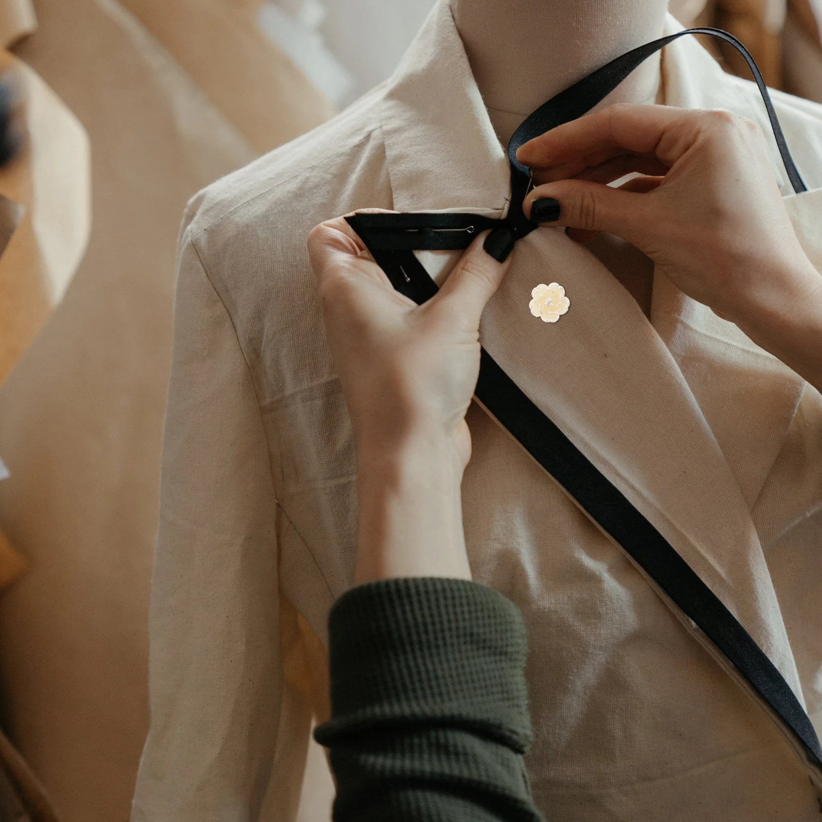 100Pcs Small Rose Charms DIY Craft Material Resin Phone Shell Decorations for Handmade Case Hairpin Shoe Embellishments