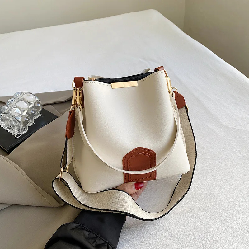 

Bucket bag, women's 2025 new fashionable commuting hand-held shoulder bag, contrasting color wide shoulder strap crossbody bag