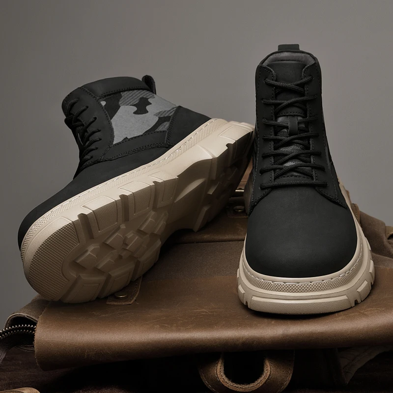 جلد طبيعي الرجال دراجة نارية الأحذية أربعة مواسم عالية أعلى الأحذية في الهواء الطلق أحذية المشي لمسافات طويلة غير رسمية موضة حذاء من الجلد المضادة للانزلاق بوتاس