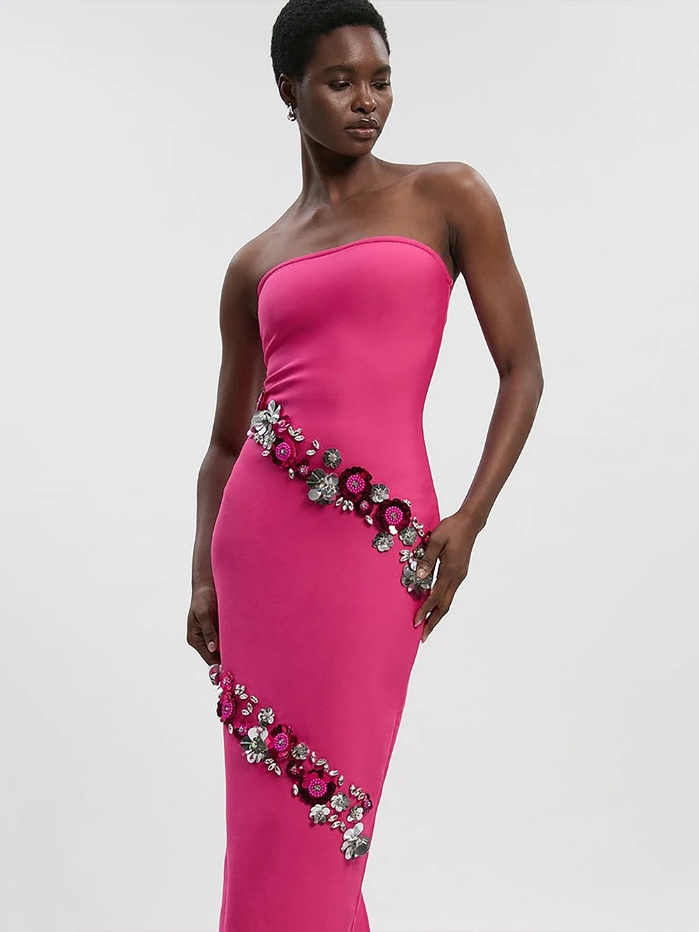 2025 Nuovo sexy senza spalline fatto a mano con perline fiore aderente lungo vestito dalla fasciatura donne eleganti abiti da sera di lusso per feste di compleanno