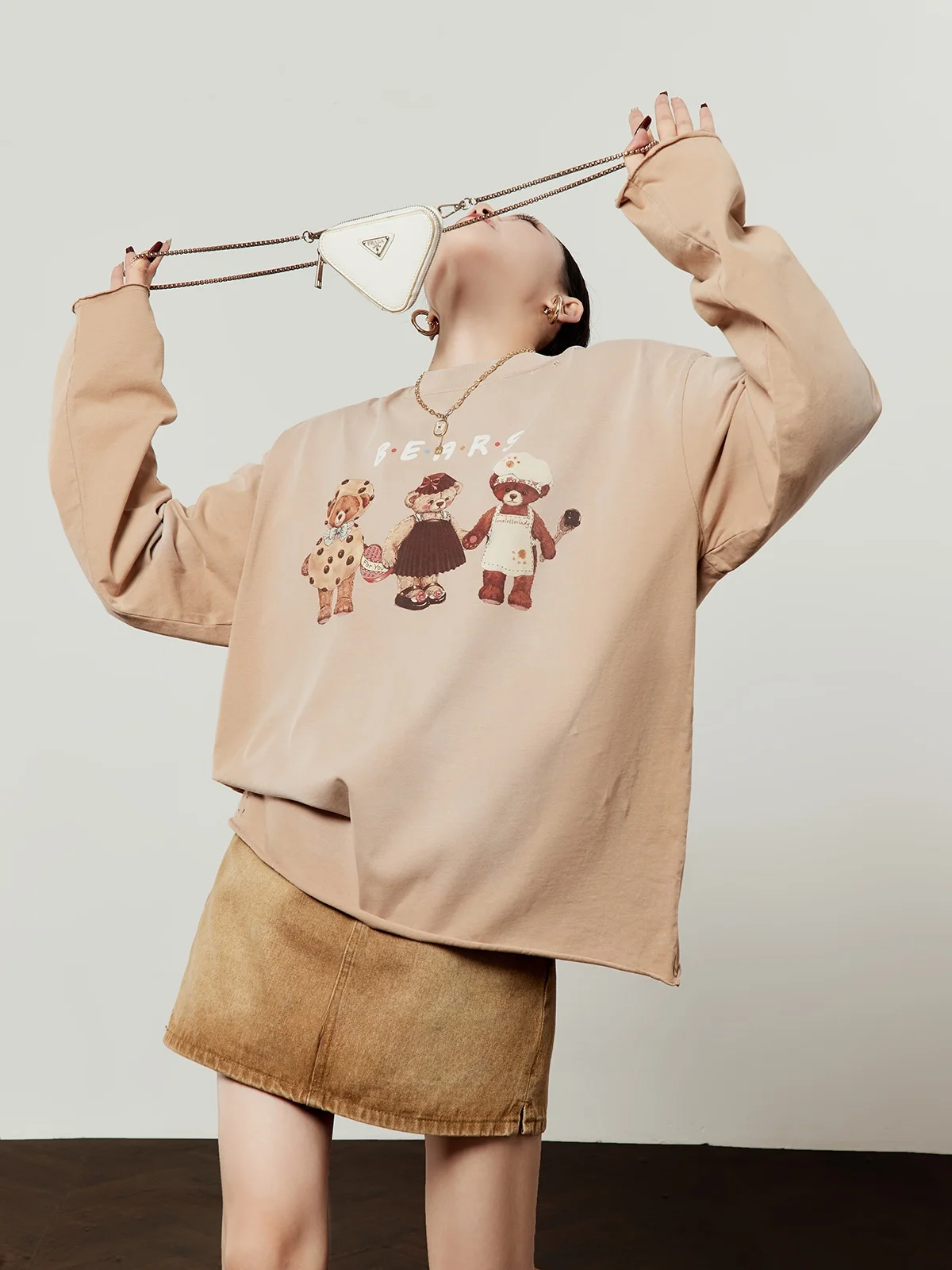 

Loose Long Sve round Ne Sand Dyeing T-irt Women's Spring New Sle Commute Sle Tee Bears Holding Ha Design