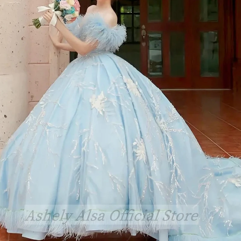 AAQ147 Maßgeschneidertes hellblaues Quinceanera-Kleid für den Abschlussball, Flügelärmel, Pailletten-Feder-Ballkleid, Vestido De vx 14 Ano, süße 16-Mädchen-Bälle