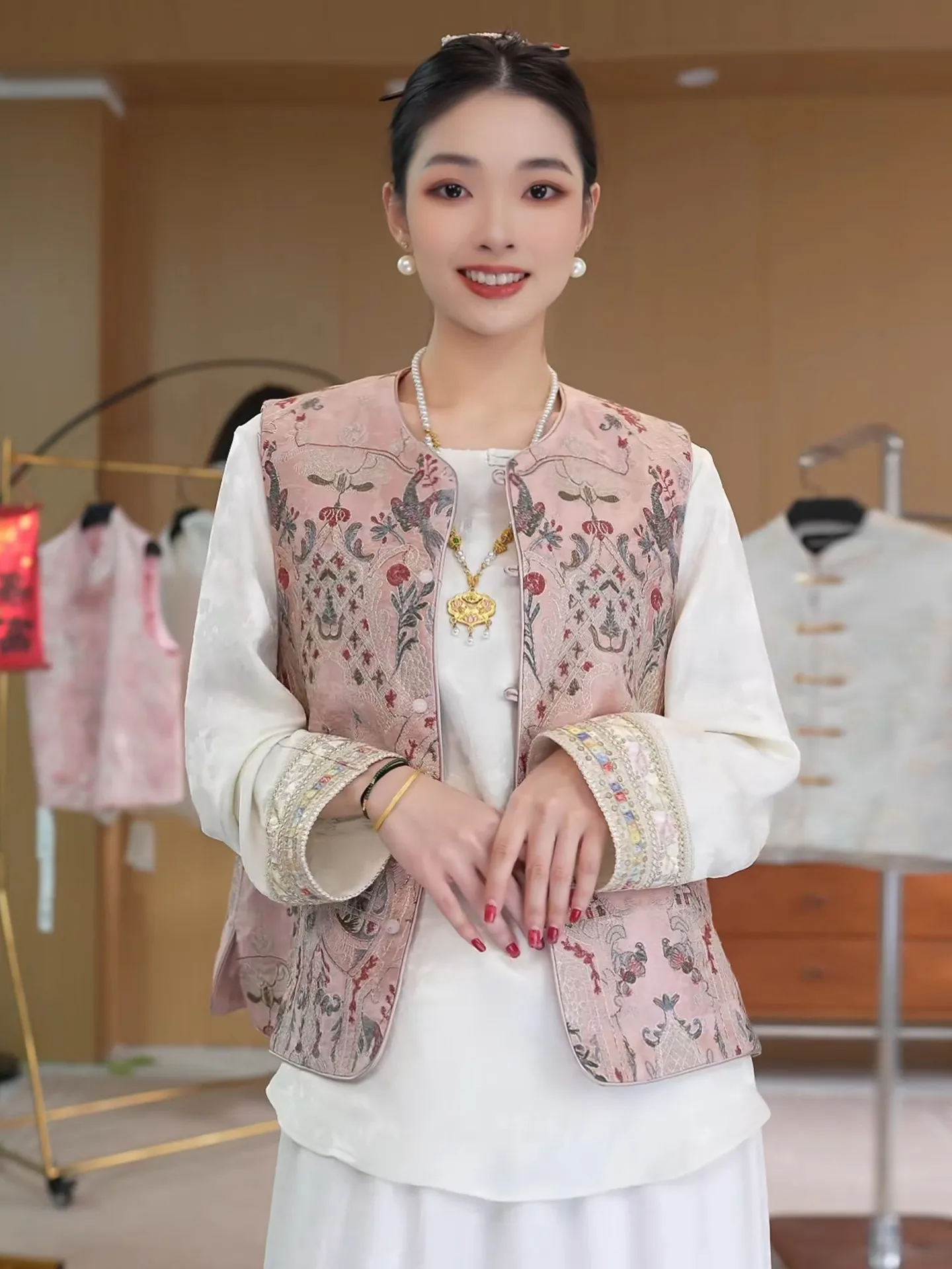 

Elegant New Chinese Style Sleeveless Vest Women's Spring Fashion Outerwear Two-Piece Set round Neck Single Button Plant Flora...