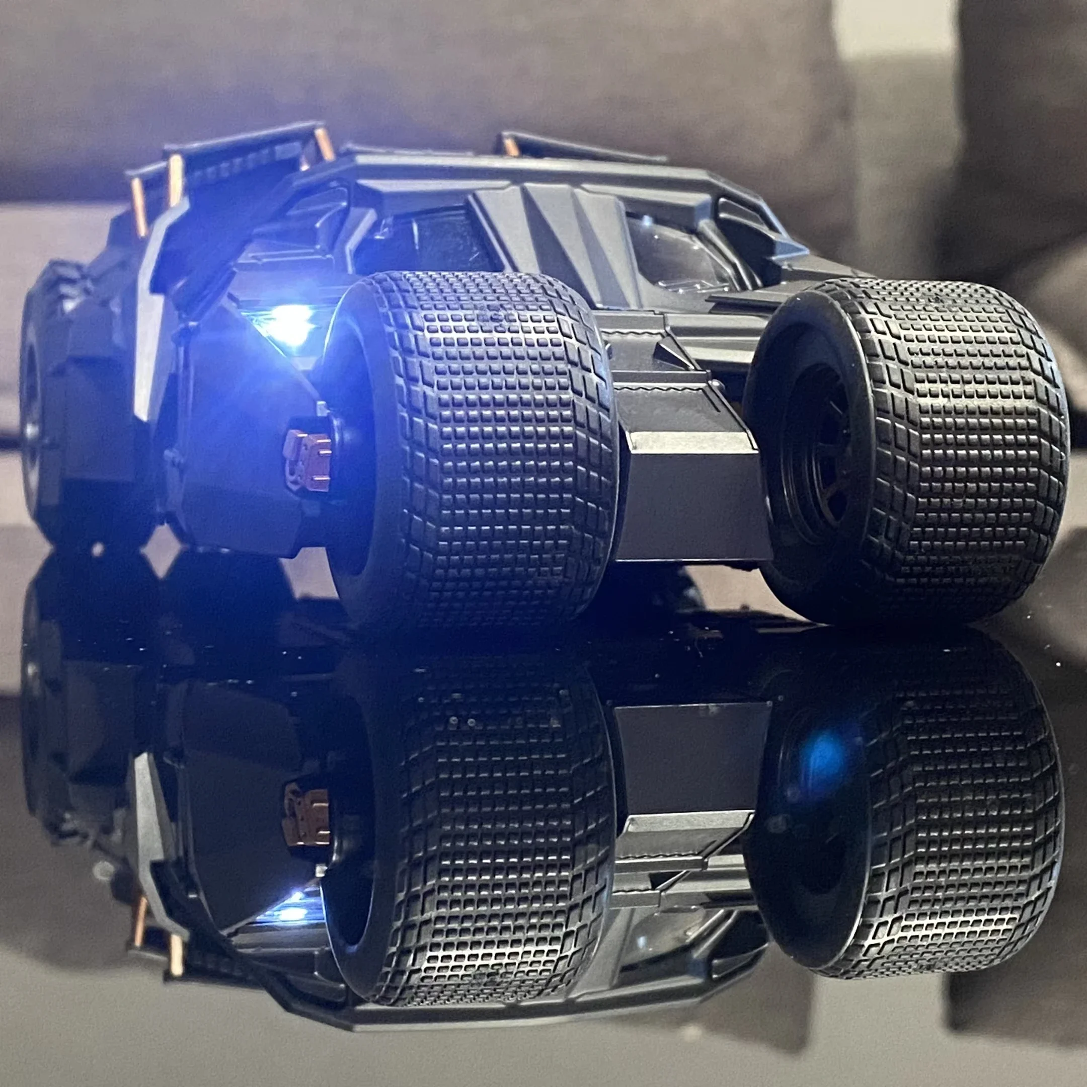 1:24 BAT Batmobile Tumbler Auto in lega Fonde sotto pressione e veicoli giocattolo Modello di auto Modello in scala in miniatura Giocattoli per bambini