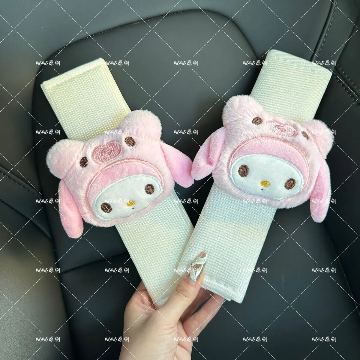 Sanrioed anel de natação hellokittys boneca de pelúcia capa de cinto de segurança do carro kawaii limpador sinal volta pingente decorativo acessórios automóveis