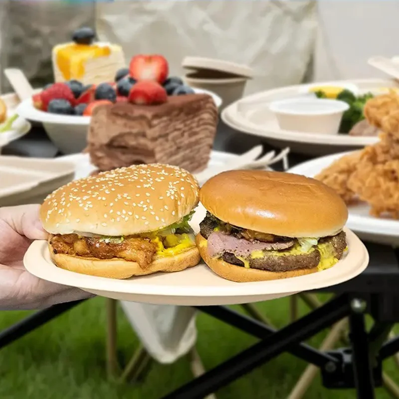 50/100PCS Piatti di carta bianchi/marroni Piatti di carta usa e getta impermeabili resistenti all'olio adatti per la tavola rotonda della festa di compleanno