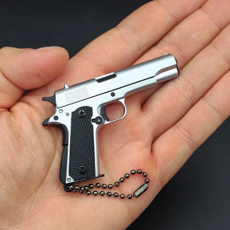1:3 Mini Matte Silber Modell Legierung Miniatur Modell Pistole Pistole Keychain Abnehmbare Erwachsene Geschenk
