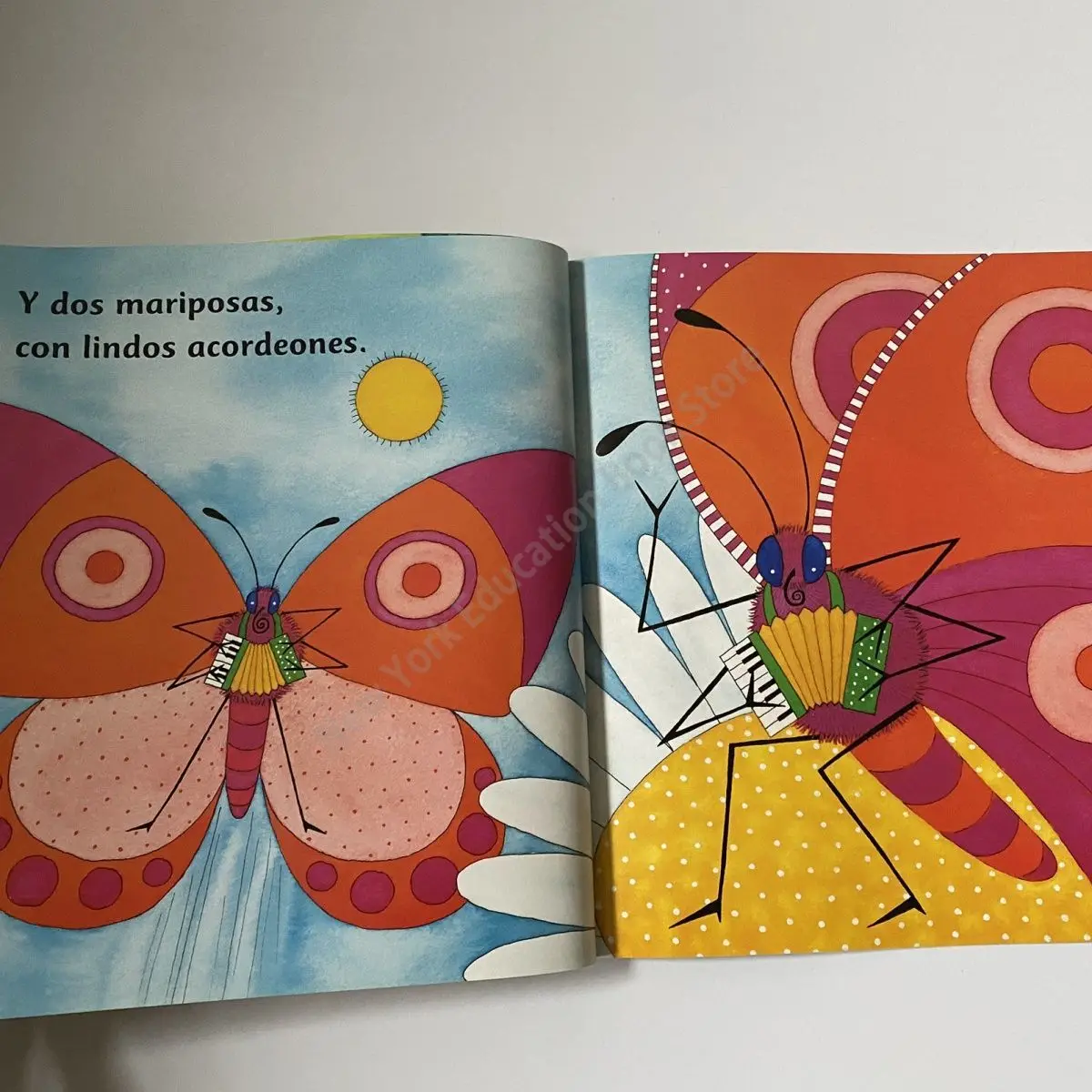 6 Reading Picture Books in The Classic Spanish Original Book Story Teaching Strategy Series