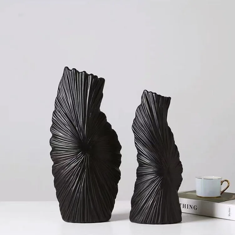 Black Irregular Geometric Ceramic Vase Radial Line Hand-made Ceramic Ornaments Flower Vase Home Decoration Accessories