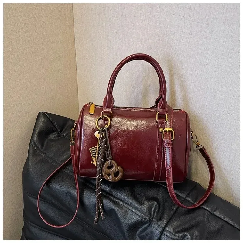 

Premium Handheld Small Bag with Diagonal Cross Vintage Boston Bag