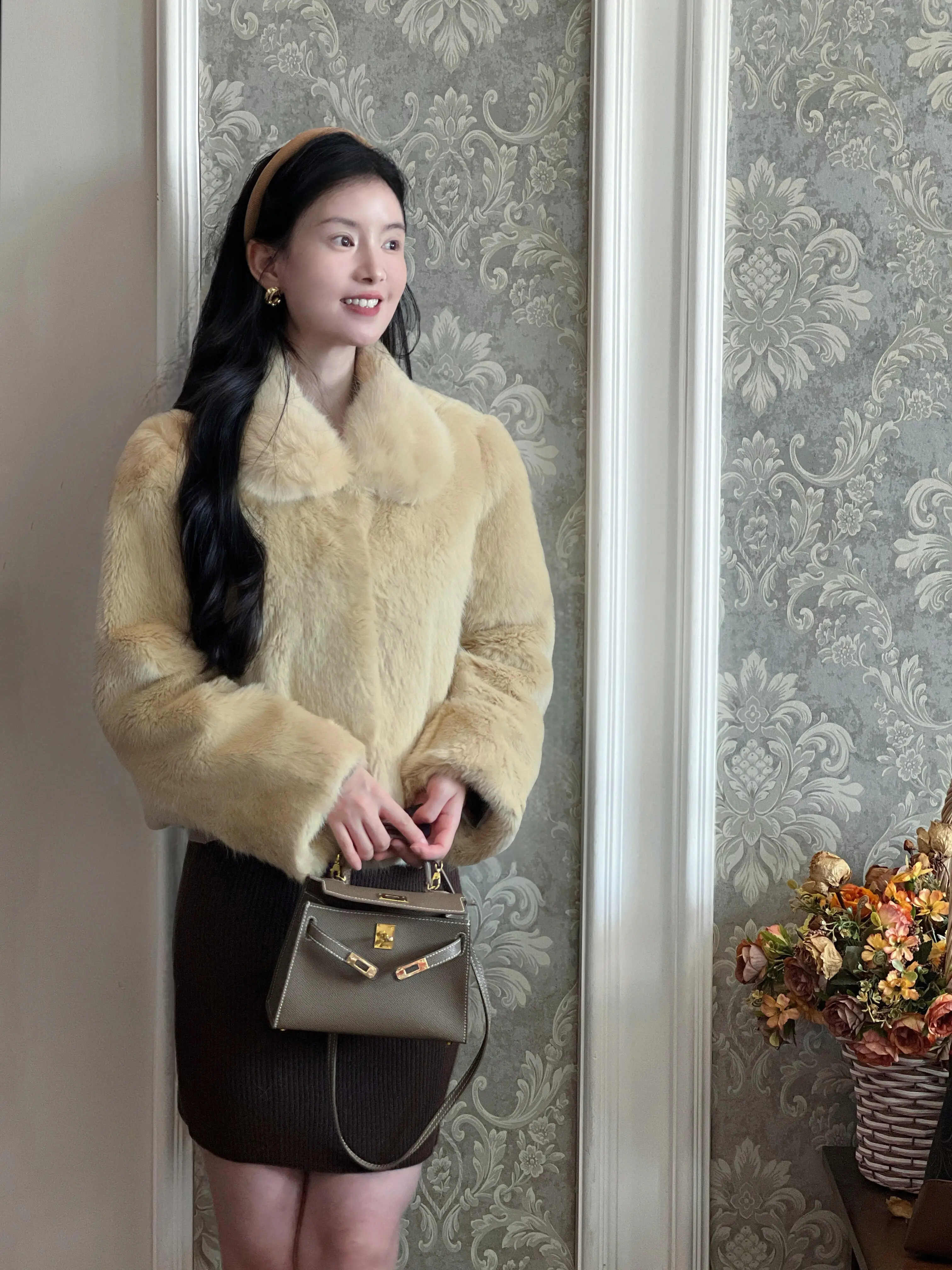 Korean Style Short Fur Coat Women's Fashionable Collarless Warmth Elegance Ladylike Outerwear Winter Season Minimalist Design