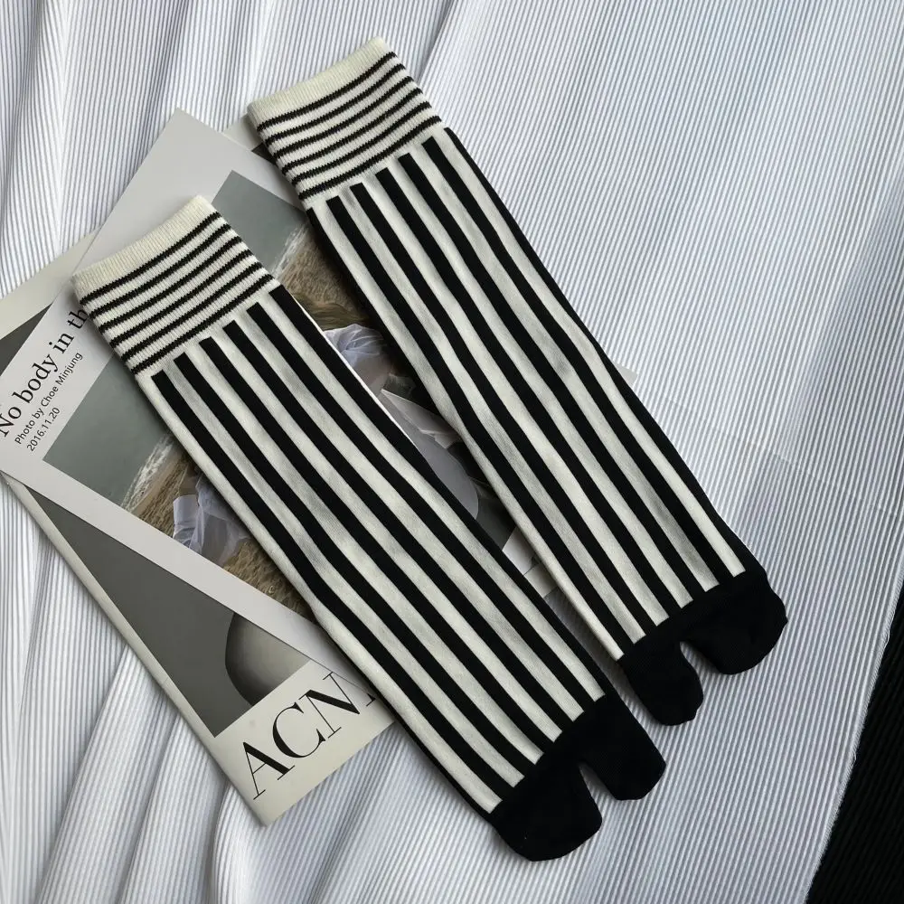 Colorful Combed Cotton Toe Socks Striped Retro Fashion Women's Tabi Socks Harajuku Japanese Middle Tube Sports Split Toe Socks